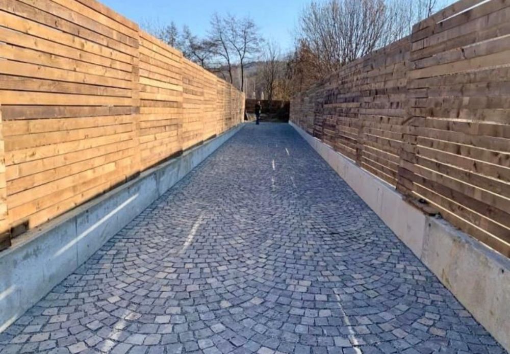 Vând și montez piatră cubica