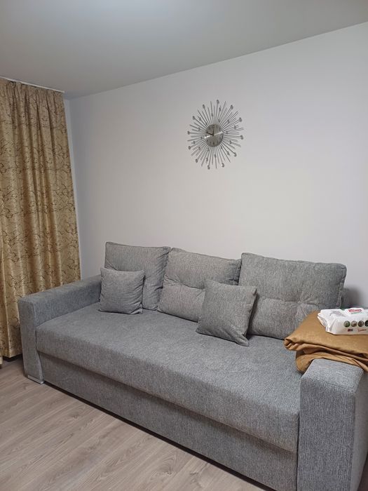 Închiriez aprtamnt.