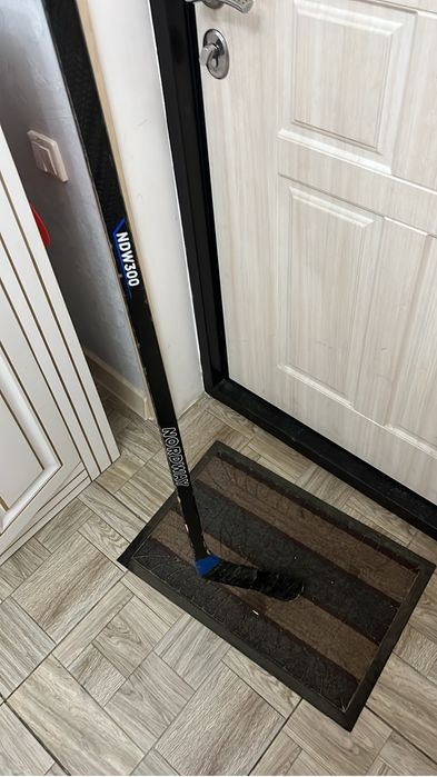 Продам клюшку для хоккея за 1500тг