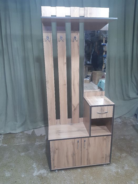 Вешалки, прихожие в коридор