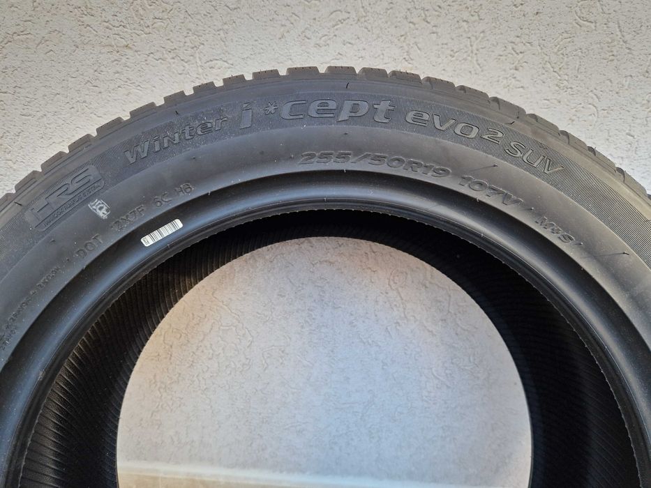 Vand 2 Anvelope Noi de iarna HANKOOK 255/50R19 107 V RUNFLAT