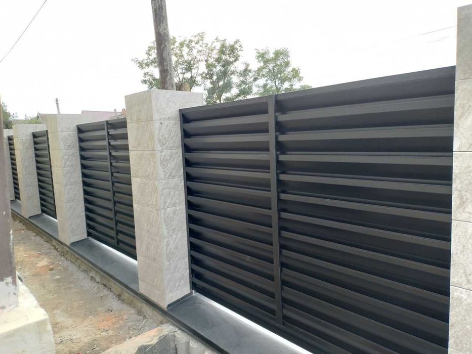 Garduri din panou stil jaluzele, sipca metalica, tabla si alte modele