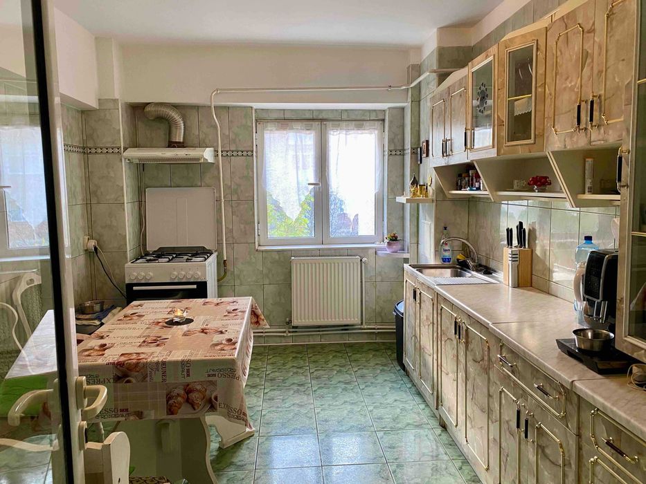 Apartament cu 3 camere - zona Ostroveni, etaj 2/7, locație liniștită și parcare ușoară