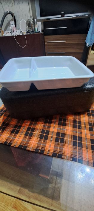 Порцеланова чиния за пренос и съхранение на храна