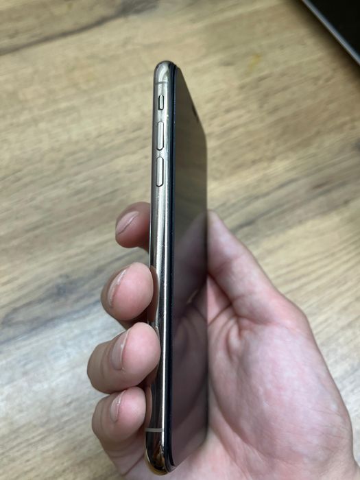 Продам IPhone XC