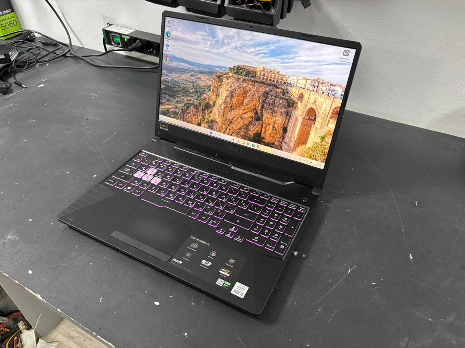 Игравой ноутбук Asus Tuf в идеальном состояний