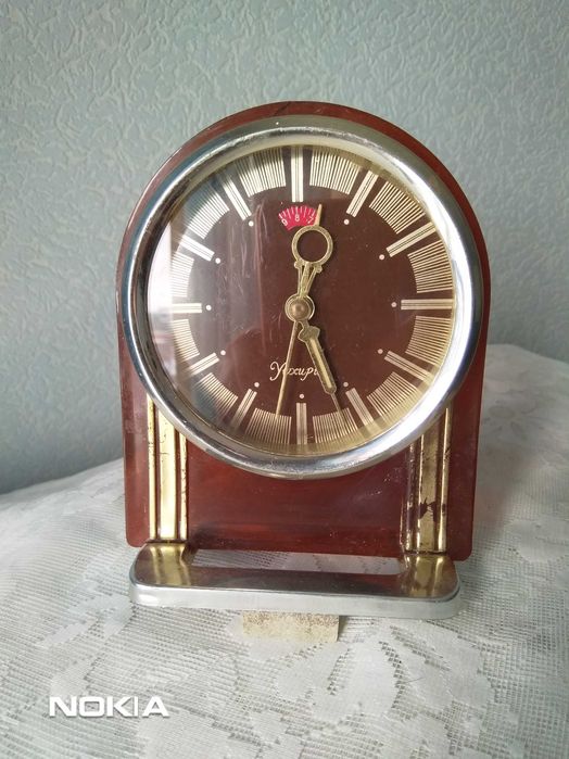 Продам настольные и ручные часы