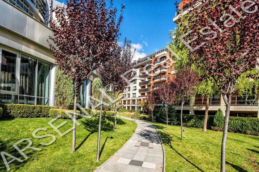 Тристаен апартамент под наем в ЕСТЕ, Изток