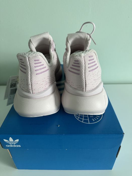 Чисто нови маратонки Adidas