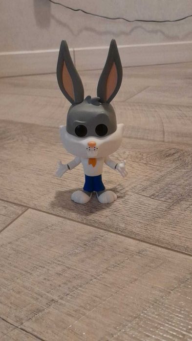 Игрушки базлайтер и симпсон заяц