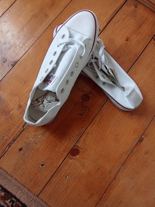 tenesi  converse