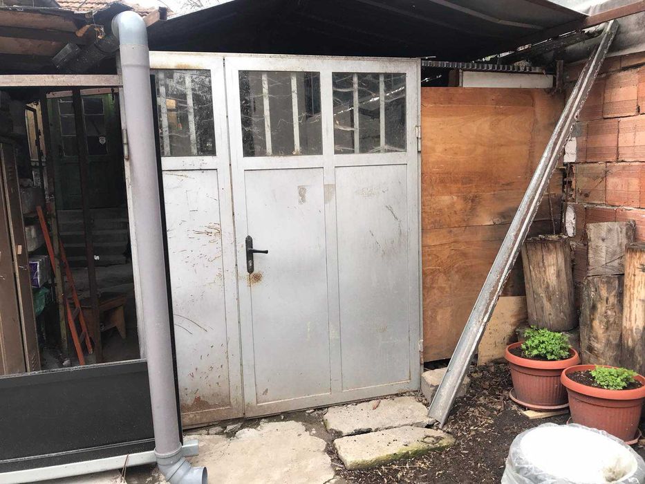 Врати метални с прозорци