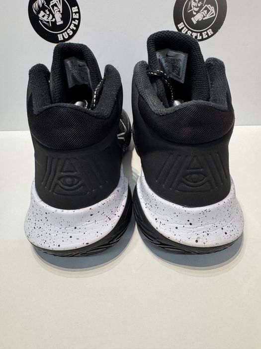 Маратонки NIKE KYRIE FLYTRAP .Номер 43