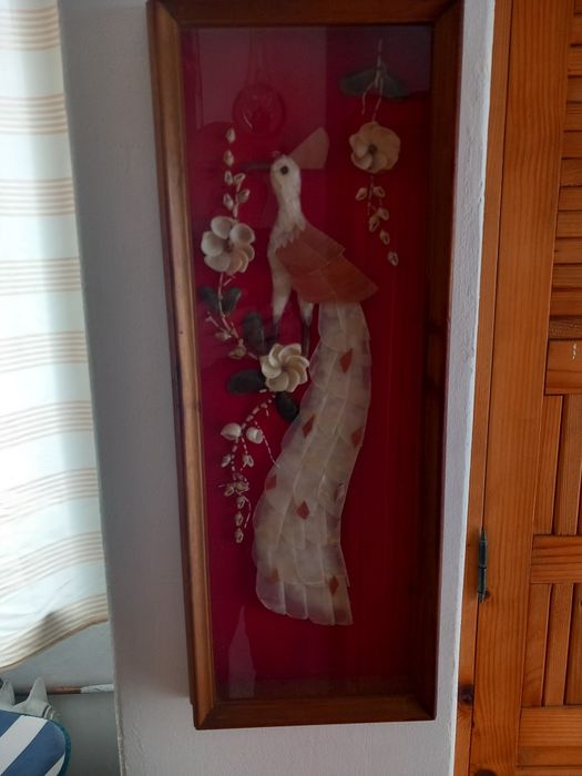 Aranjament sub formă de păun din scoici