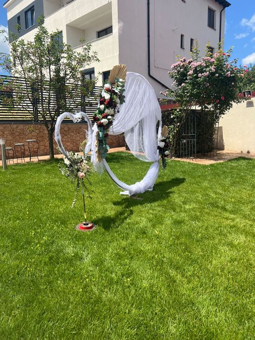 Corturi pentru evenimente și aranjamente florale