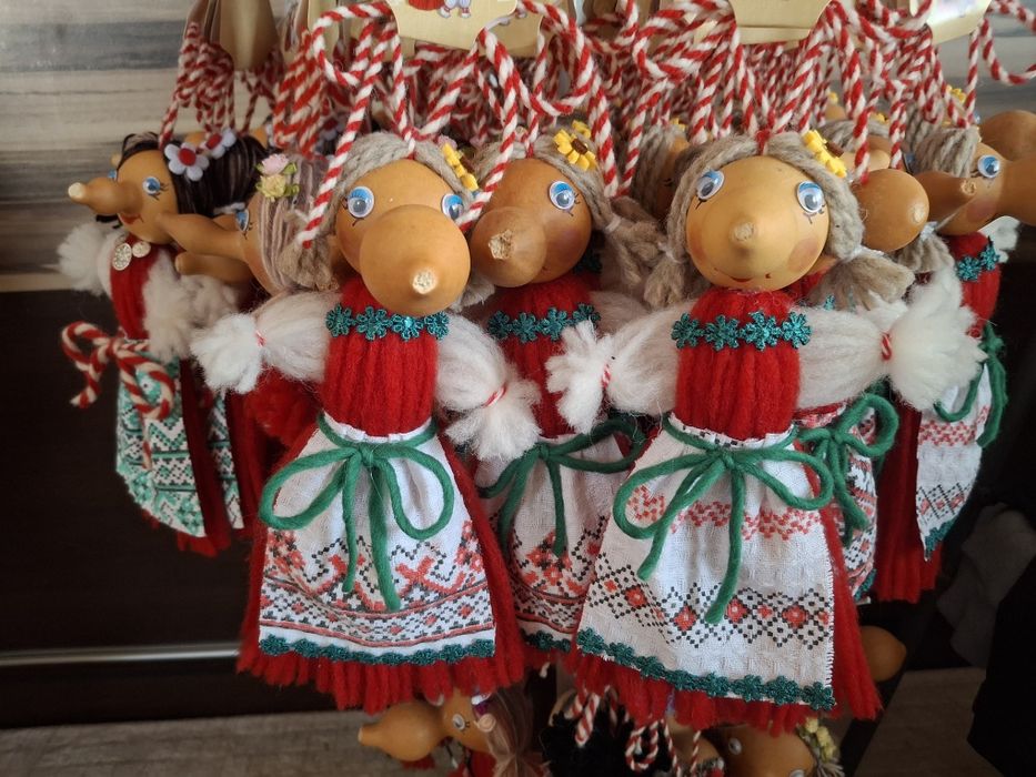 Мартеници с кратунки и вълна