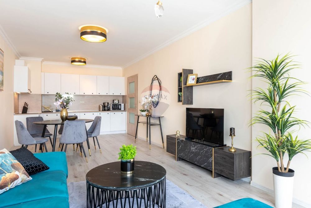 Дава се под наем Двустаен апартамент в Варна, Аспарухово - 80 кв.м за 698.19 € - Снимка #1