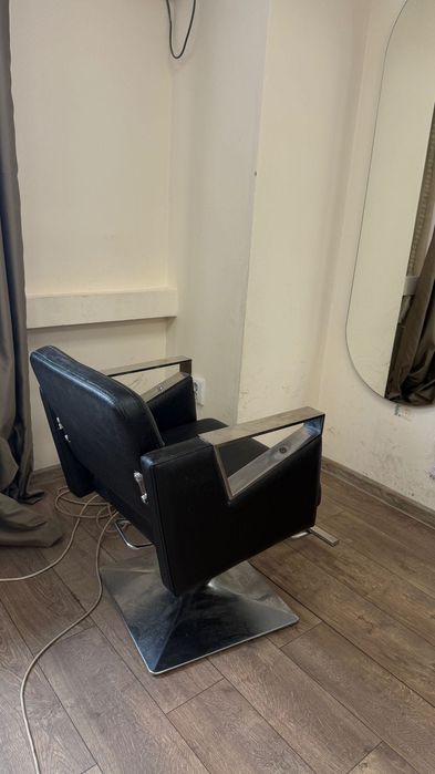 Продам парикмахерское кресло
