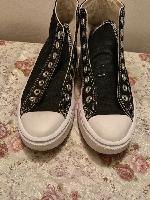 Vând încălțăminte Converse
