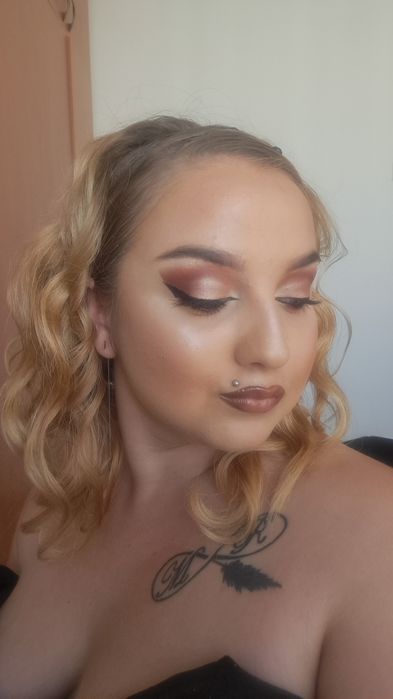 Make-up & Hairstyle