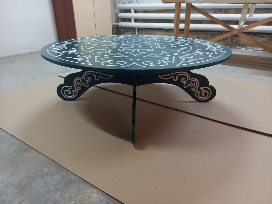 Продам стол в национальном стиле