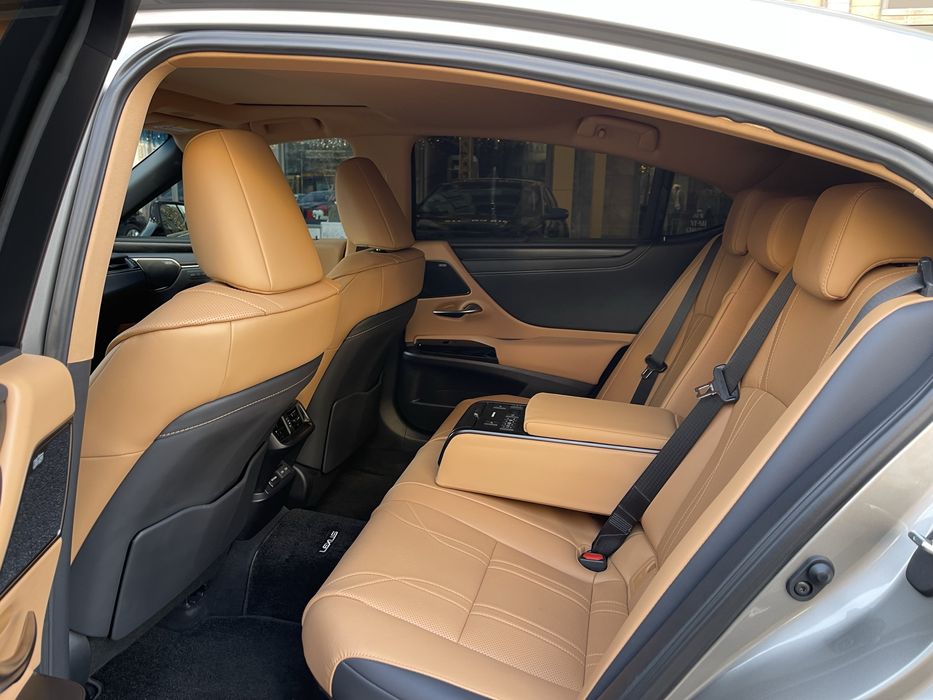 LEXUS ES 300 Hybrit (Premium) 2025 Full