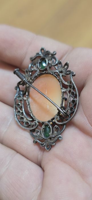 Brosa Camee argint cu diamante