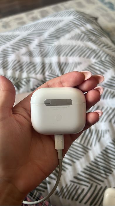 Оригинальный кейс AirPods 3