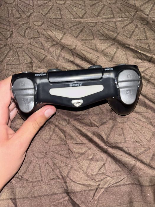 Manetă PlayStation 4 (DualShock 4) – folosită 3 luni, stare foarte bună