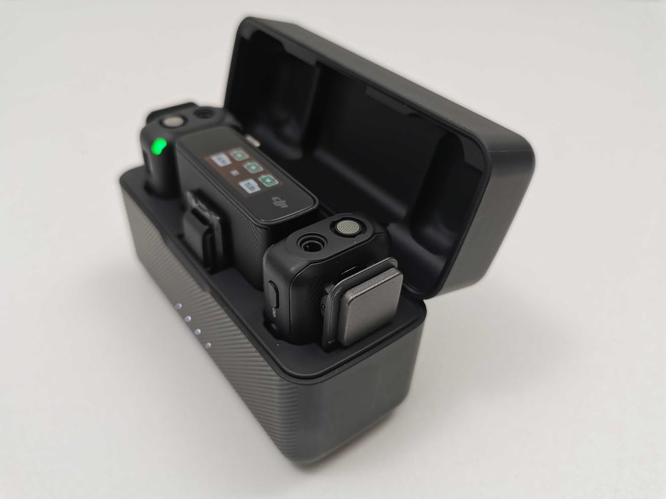 DJI Mic (2 TX + 1 RX + Charging Case) система от микрофони и подарък калъф за съхранение и транспортиране