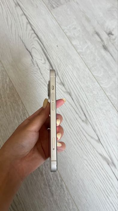 Iphone 13 в белом цвете