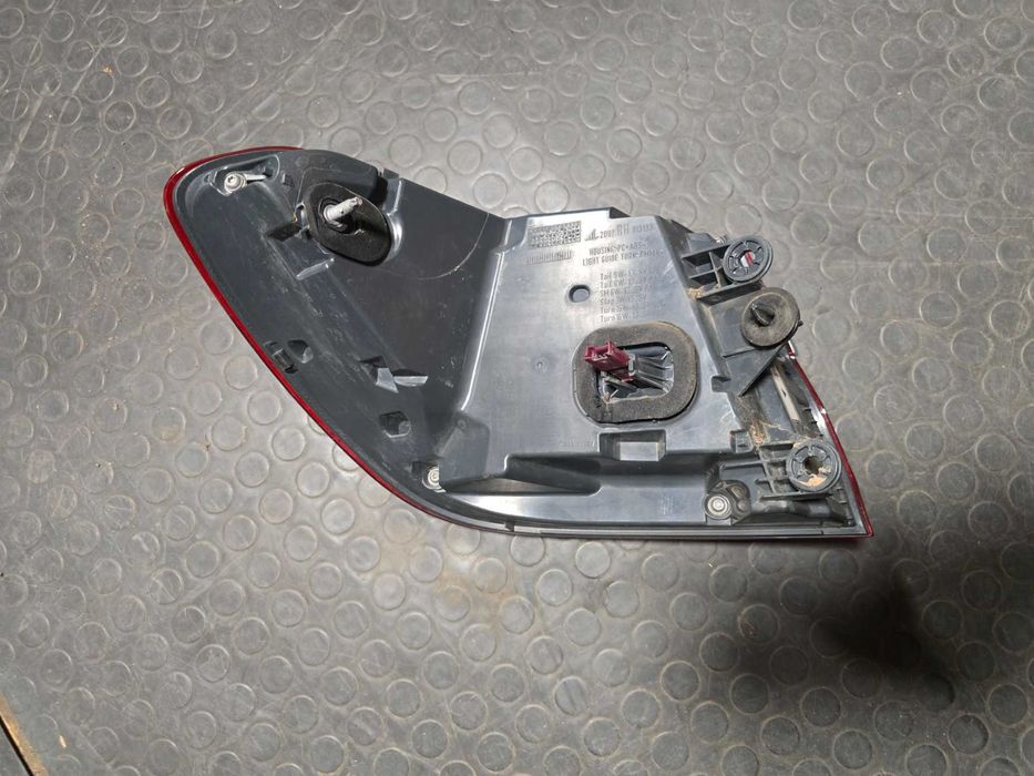 Десен външен стоп за BMW 750i G11