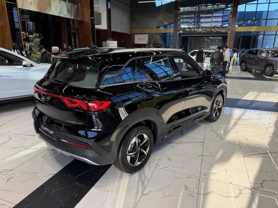 BYD Yuan Up Flagship Черный с наваротами гарантией готов для нотариуса