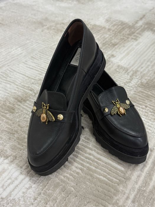 Pantofi noi (pret site 650lei)