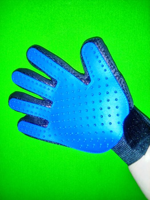 Перчатка для вычесывание кошек и собак