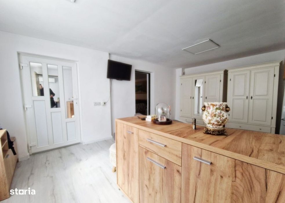 Casa la tara, la 30 min de Cluj – renovata, livada pe rod si teren 1