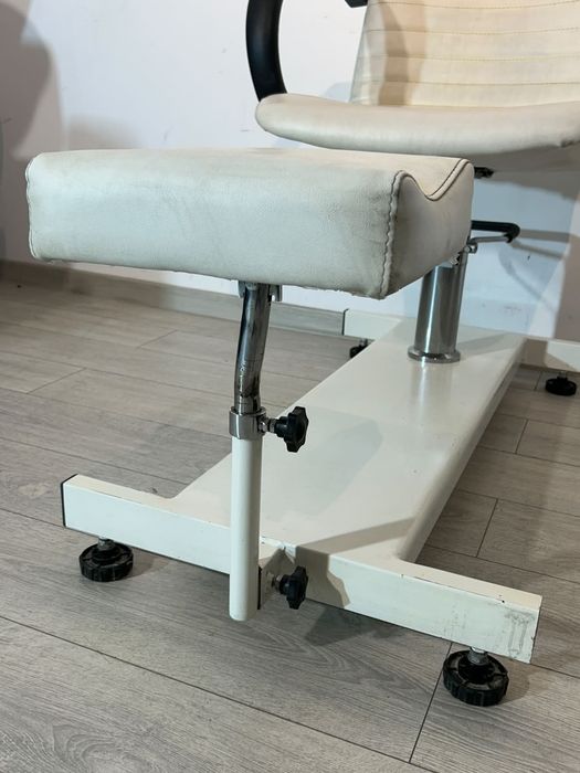 Set Scaun Pedichiură cu Ucenic Cosmetic și Suport Picior