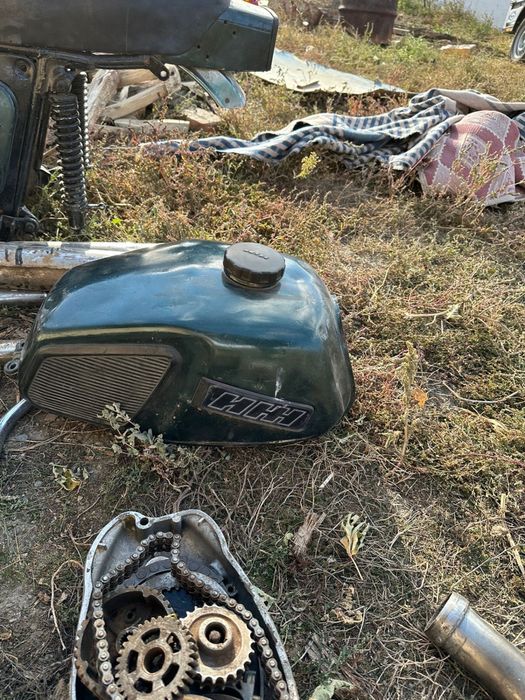 Продам запчасти на мотоцикл.