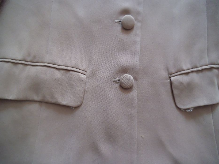 Дамско официално сако размер 48