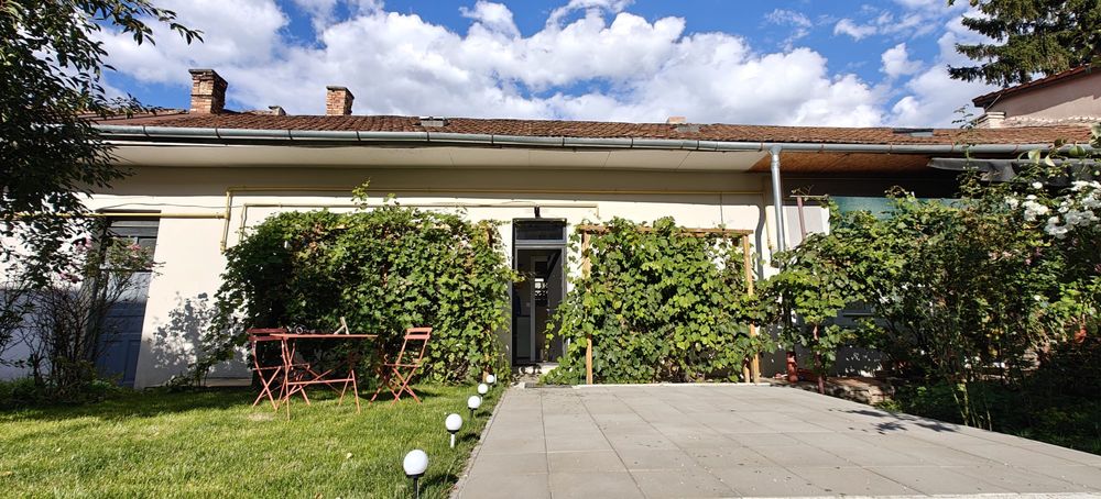 Apartament tip casa, str. Traian Mosoiu,2 locuri de parcare si gradina