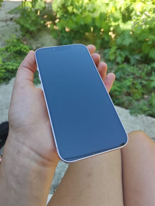 Vand Iphone 13 in perfecta stare