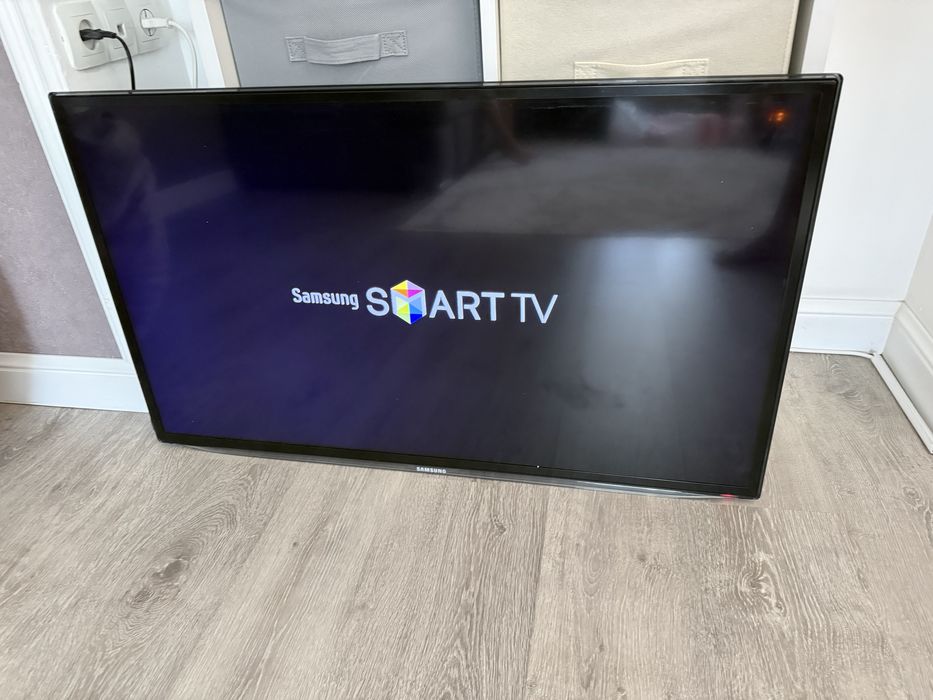 Продам телевизор smart samsung