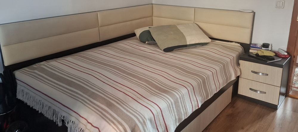 Vând mobila de dormitor