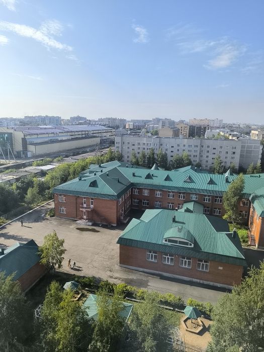Квартира на 10 этаже в 10 этажном доме .