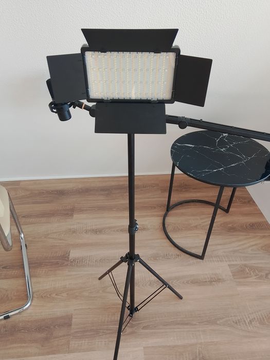 Прожектор РГБ фон