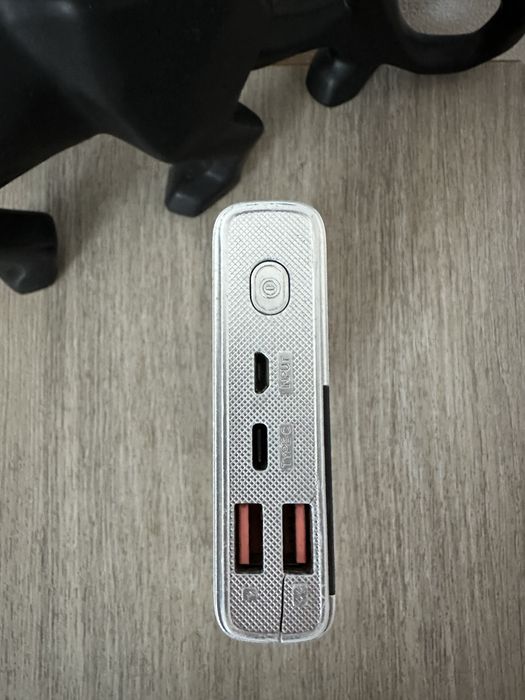 Baterie externă 20.000 mAh A+, încărcare rapidă.