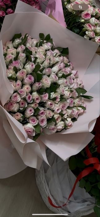 Красивый букет из кустовых роз