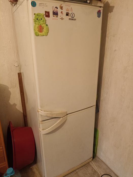 Холодильник Indesit