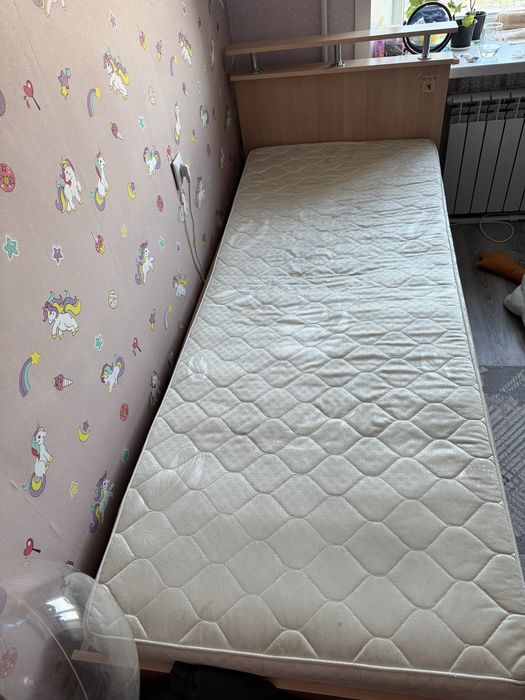 Продам кровать с матрасом