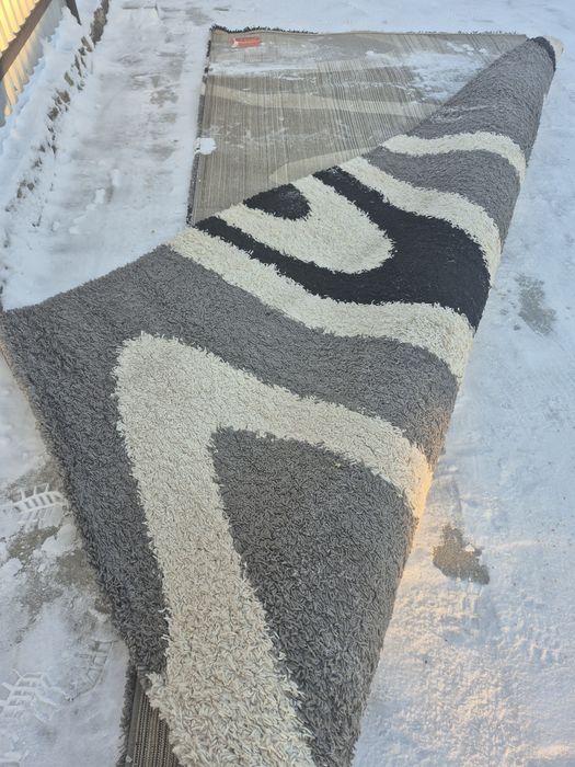 Продам ковёр толстый